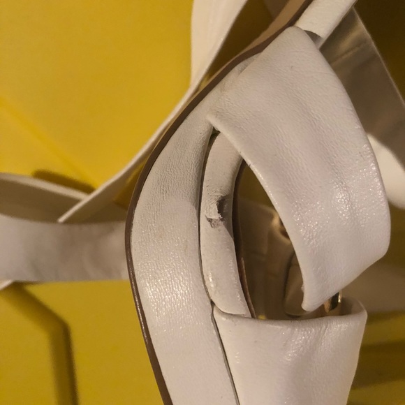 White sandals with heel - Picture 2 of 3